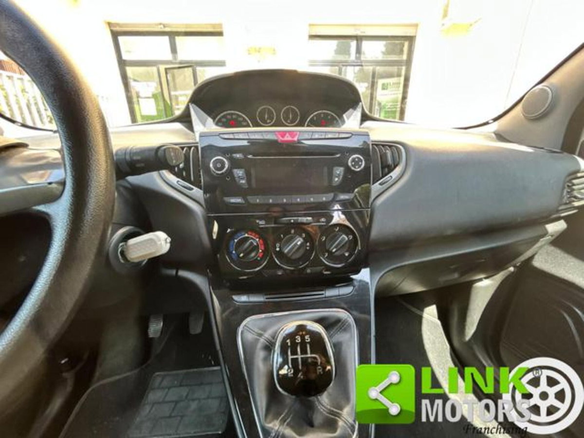 Lancia Ypsilon 0.9 TwinAir 85 CV 5 porte S&S Elefantino (12)