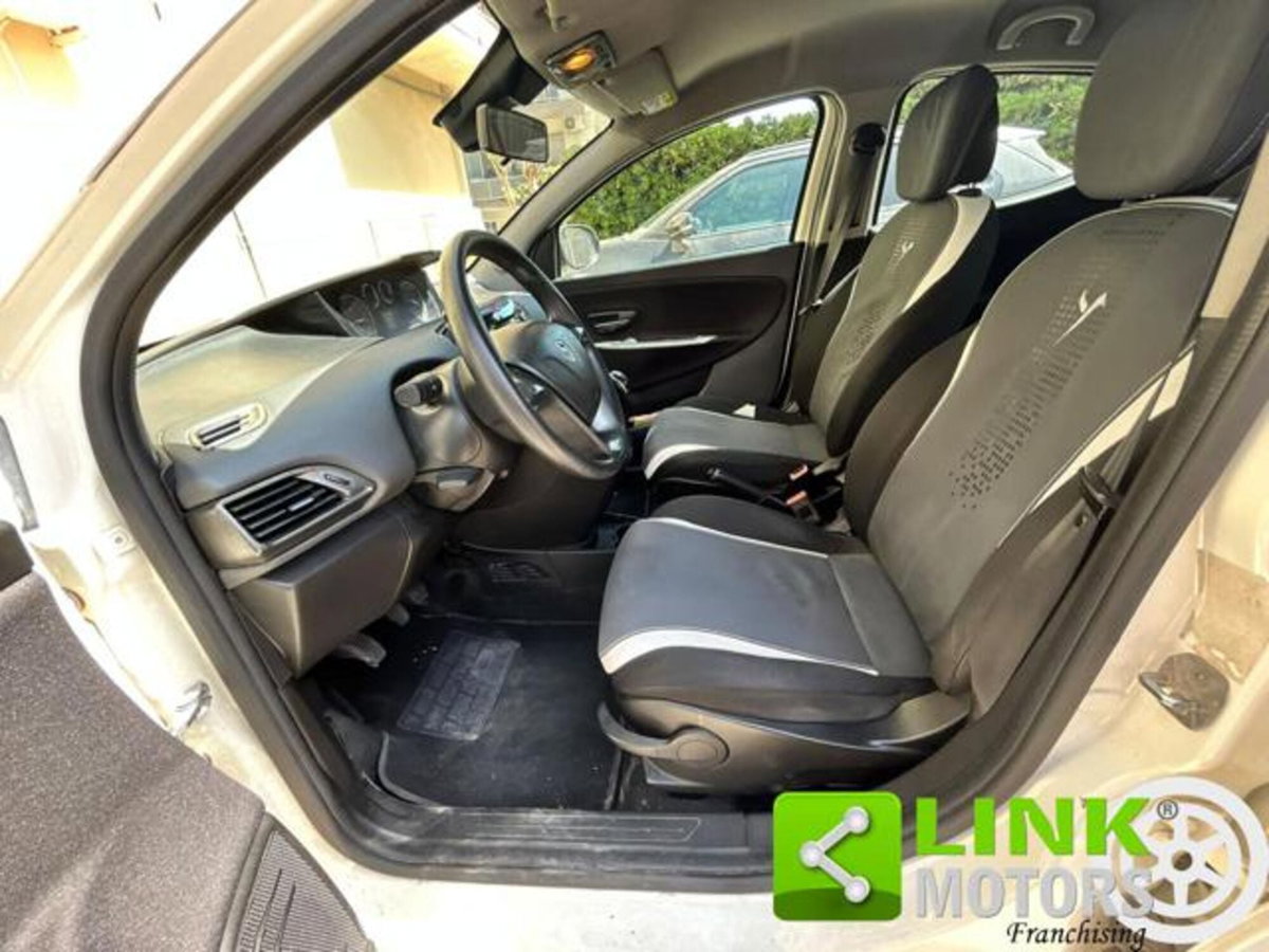 Lancia Ypsilon 0.9 TwinAir 85 CV 5 porte S&S Elefantino (2)