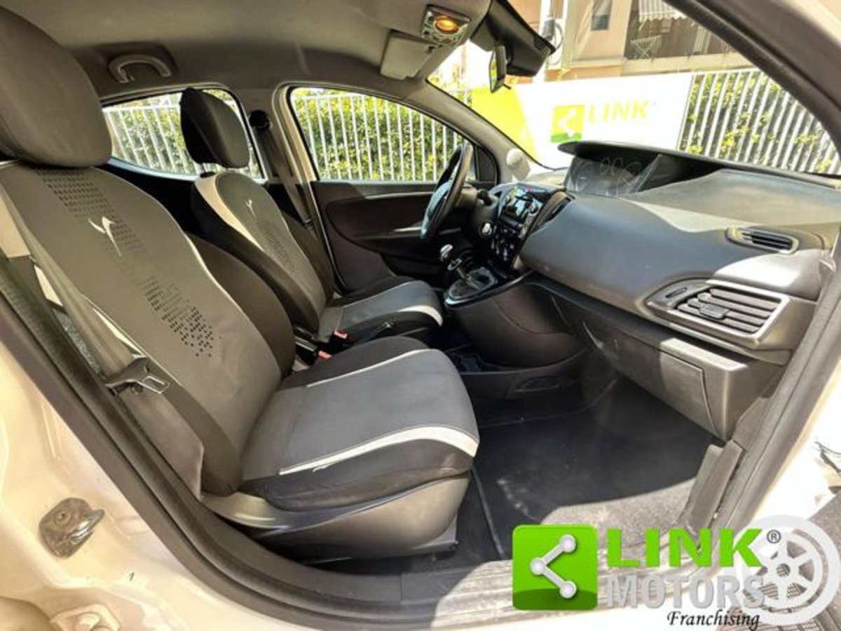 Lancia Ypsilon 0.9 TwinAir 85 CV 5 porte S&S Elefantino (4)