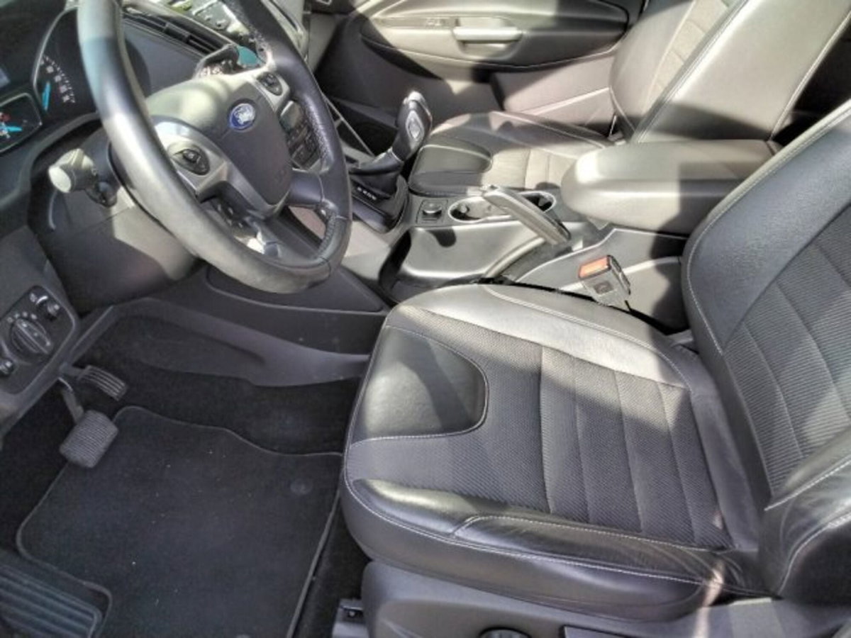 Ford Kuga 2.0 TDCI 150 CV S&S 4WD Titanium X (15)