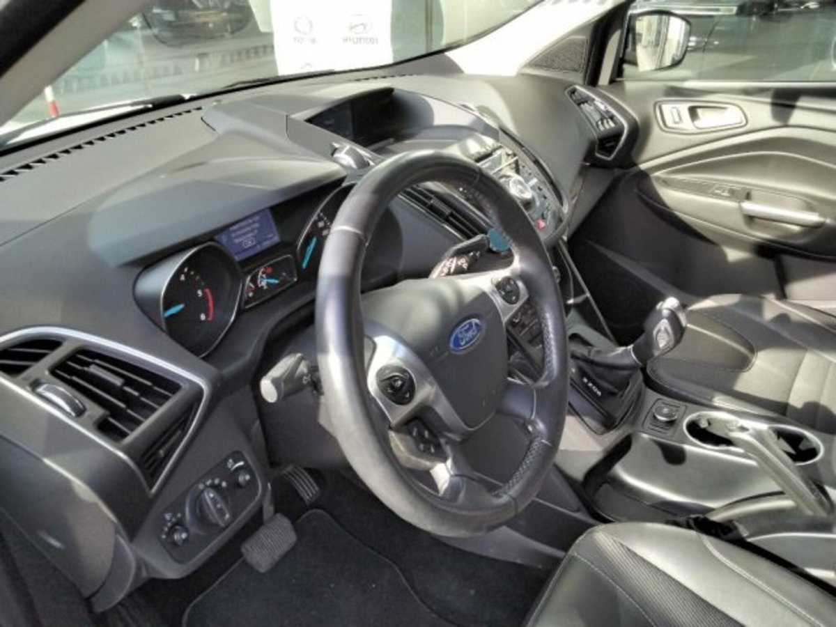 Ford Kuga 2.0 TDCI 150 CV S&S 4WD Titanium X (16)