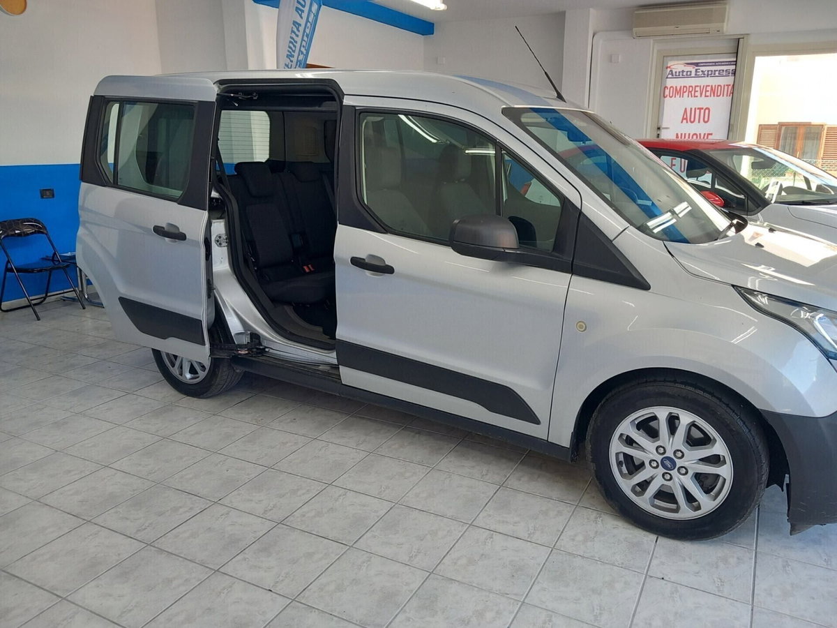 Ford Tourneo Connect 1.5 TDCi 120 CV Titanium (9)
