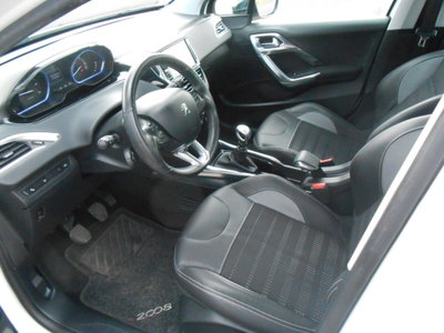 Peugeot 2008 e-HDi 115 CV Stop&Start Allure (5)