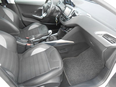 Peugeot 2008 e-HDi 115 CV Stop&Start Allure (6)