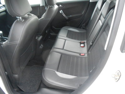 Peugeot 2008 e-HDi 115 CV Stop&Start Allure (8)