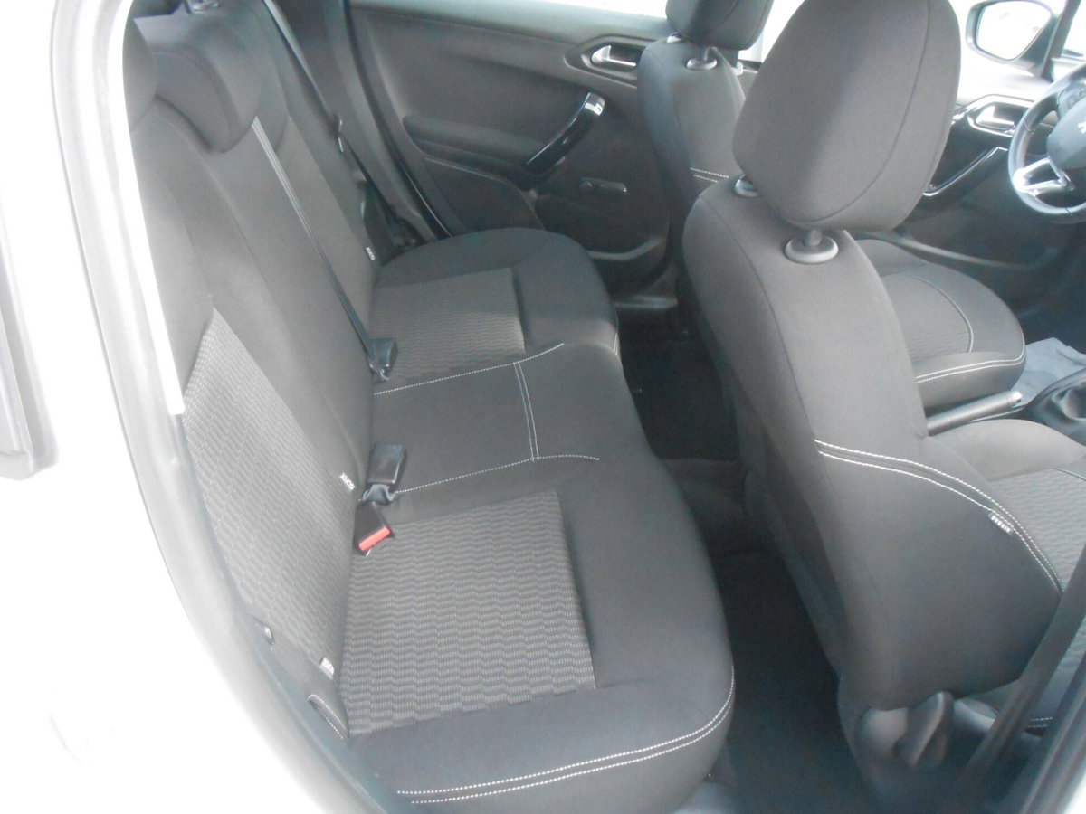 Peugeot 208 BlueHDi 100 Stop&Start 5 porte Allure (10)