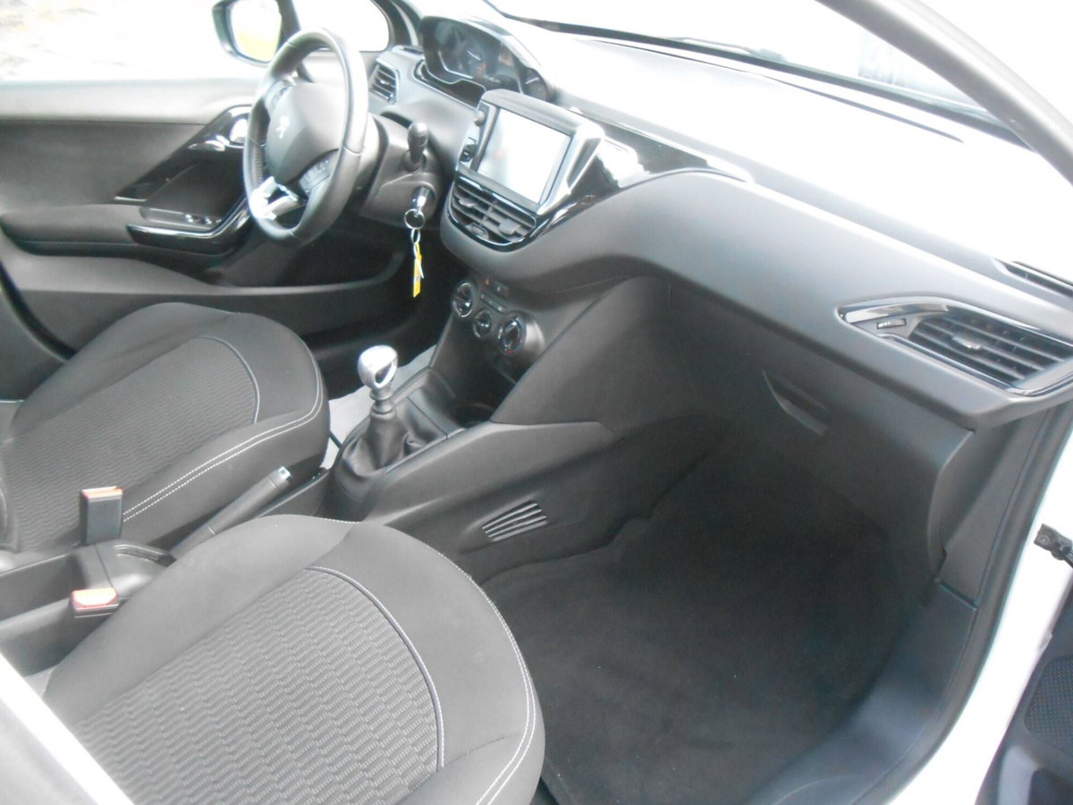 Peugeot 208 BlueHDi 100 Stop&Start 5 porte Allure (9)