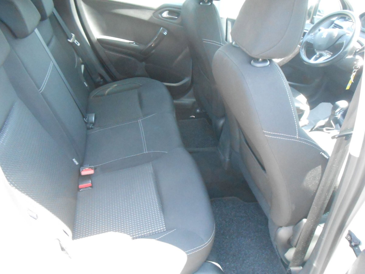 Peugeot 208 82 5 porte Allure (7)