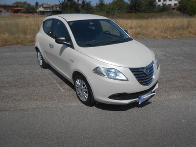 Lancia Ypsilon 1.3 MJT 16V 95 CV 5 porte S&S Silver (2)