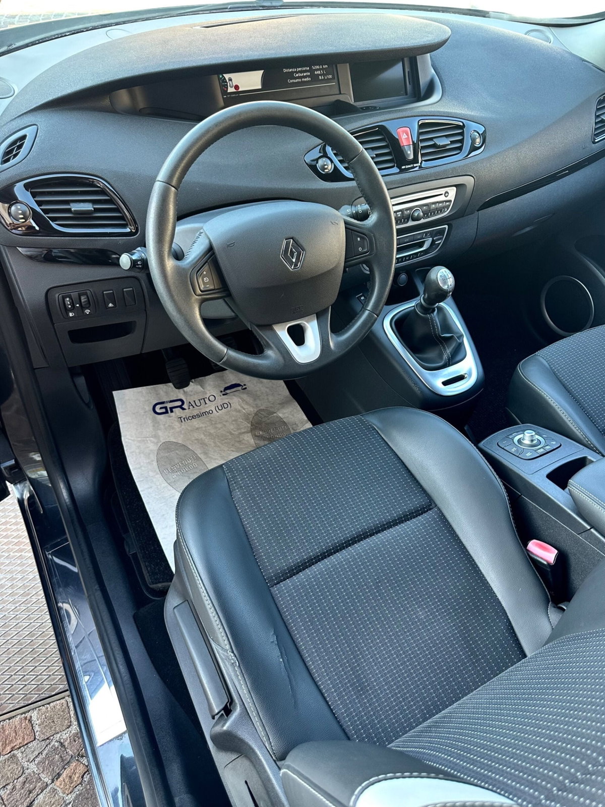 Renault Scenic E-Tech Electric 1.5 dCi 110CV Dynamique (7)