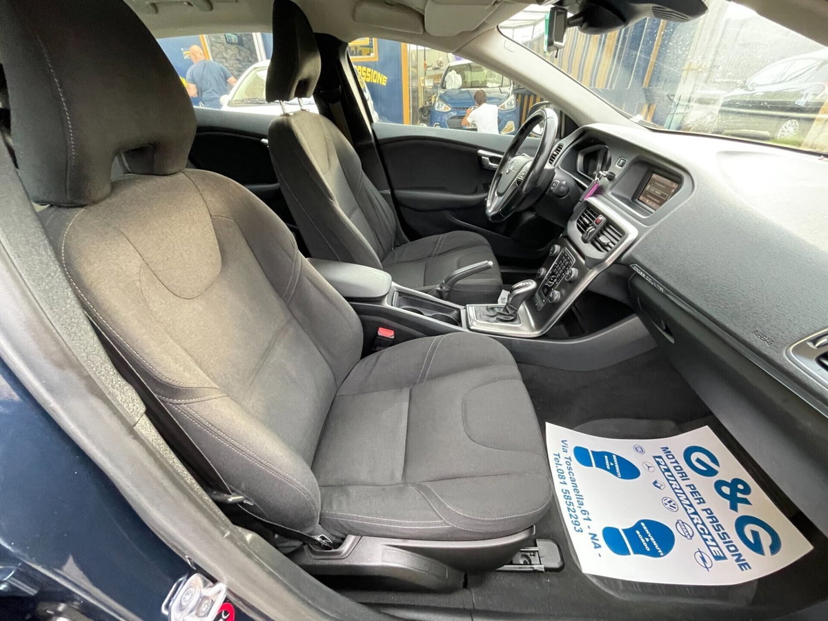 Volvo V40 Cross Country D2 1.6 Kinetic (14)