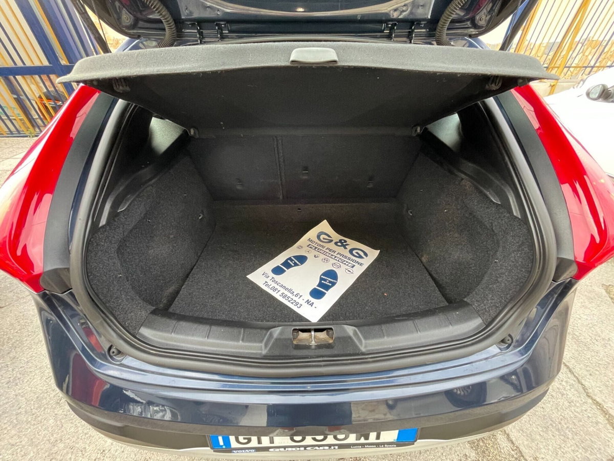 Volvo V40 Cross Country D2 1.6 Kinetic (3)