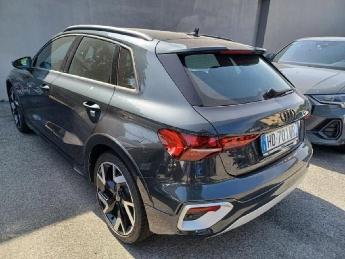 Audi A3 allstreet 2.0 tdi Identity Contrast 150cv s-tronic (11)