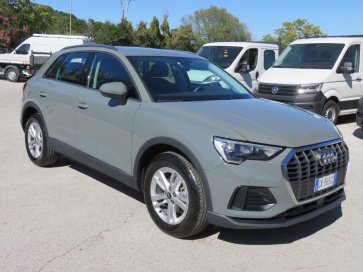 Audi Q3 35 TFSI S tronic Business (2)