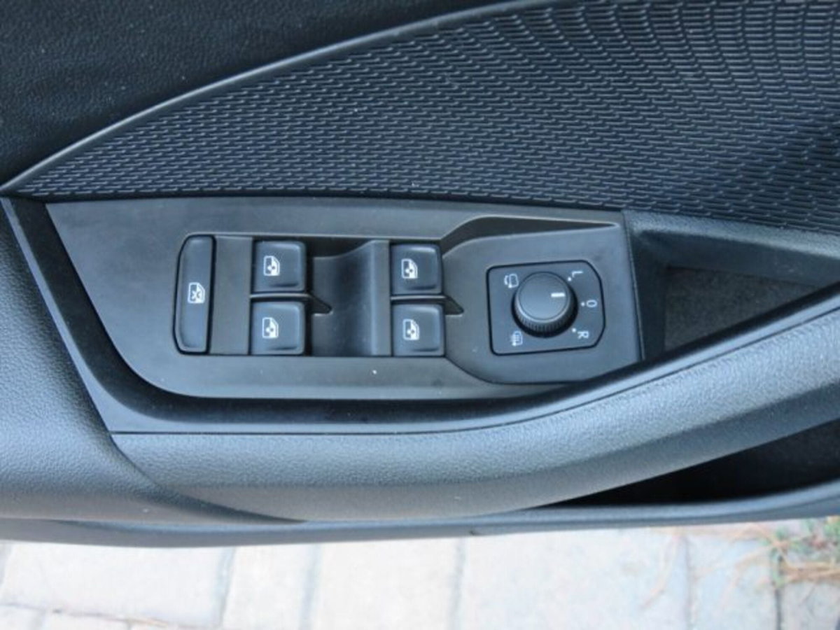 Skoda Octavia Station Wagon 1.5 G-TEC DSG Wagon Executive (7)