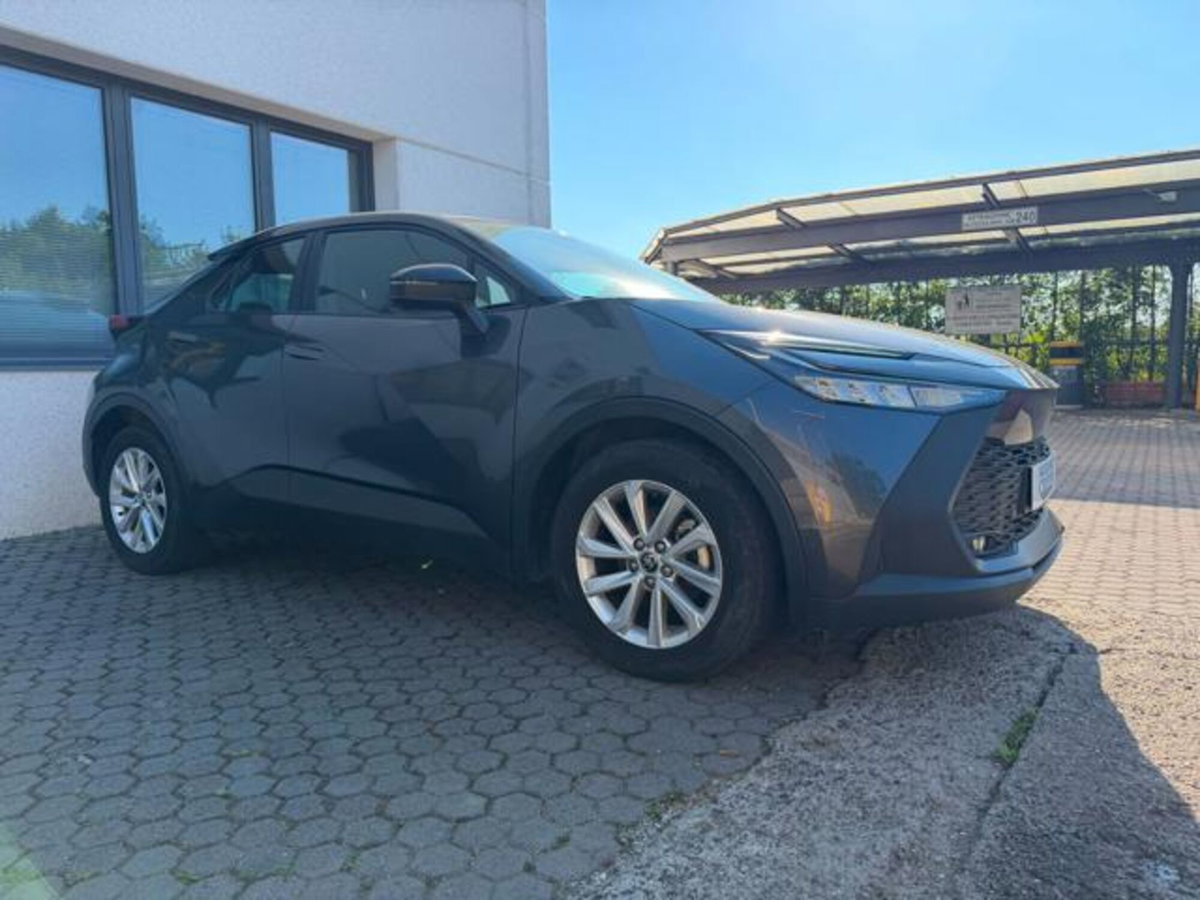 Toyota Toyota C-HR 1.8 Hybrid E-CVT Active (3)