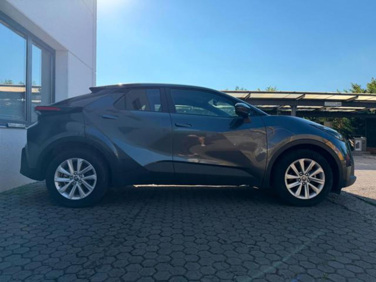 Toyota Toyota C-HR 1.8 Hybrid E-CVT Active (4)