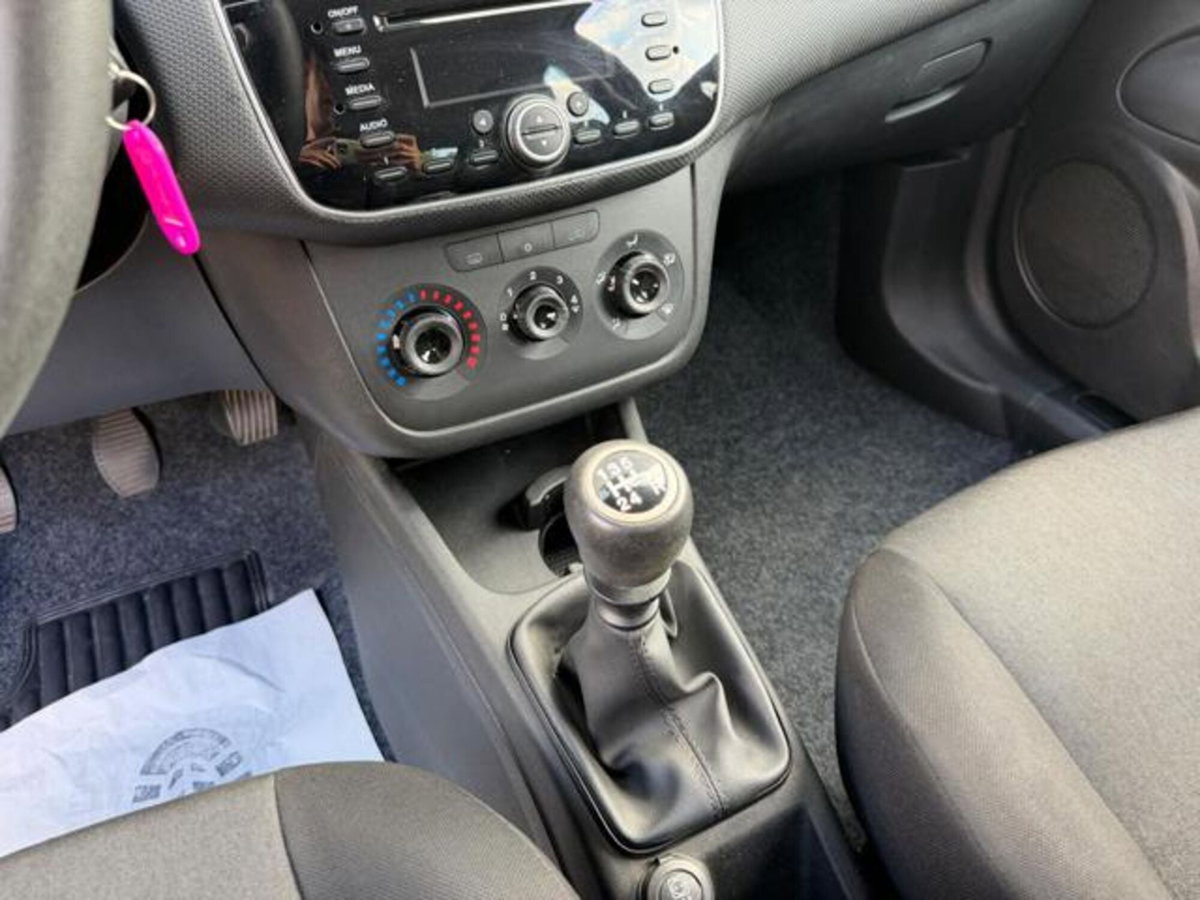 Fiat Punto 1.2 8V 5 porte Street (10)