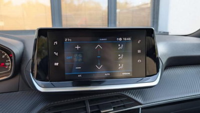 Peugeot 2008 BlueHDi 130 S&S EAT8 Allure Pack (19)