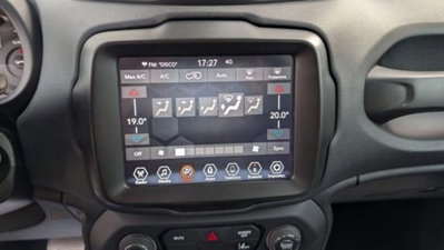 Jeep Renegade 1.3 T4 190CV PHEV 4xe AT6 Limited (15)