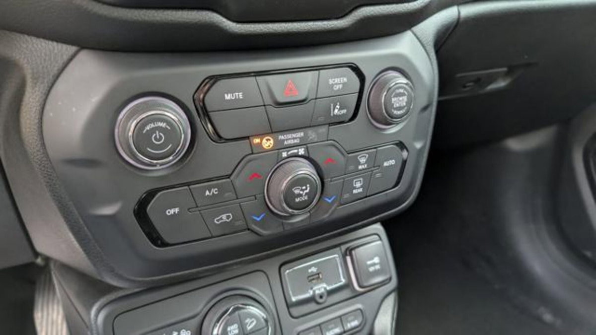 Jeep Renegade 1.3 T4 190CV PHEV 4xe AT6 Limited (19)