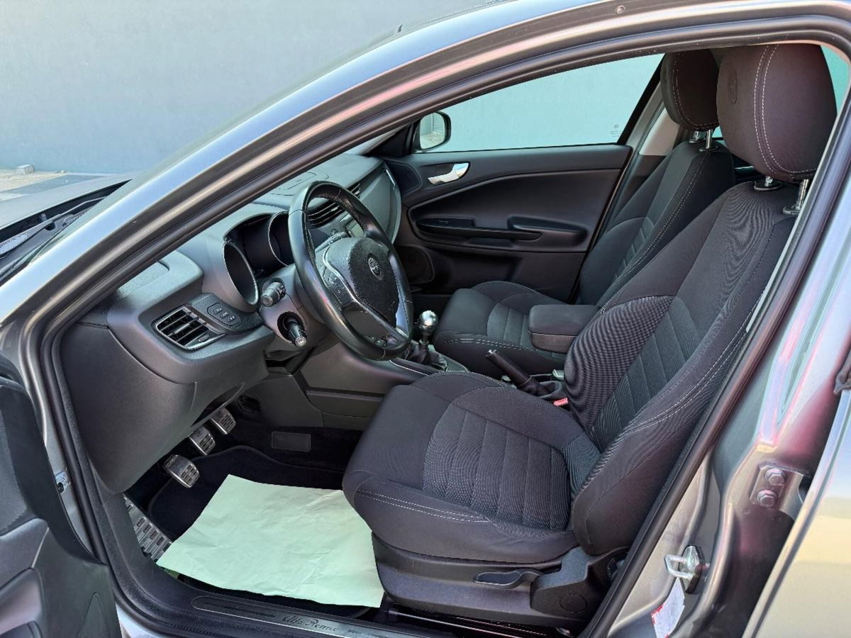 Alfa Romeo Giulietta 1.6 JTDm Super 120cv (9)
