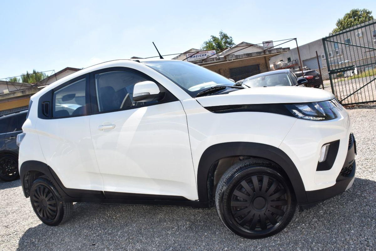 Mahindra KUV100 KUV100 1.2 VVT K8 (2)