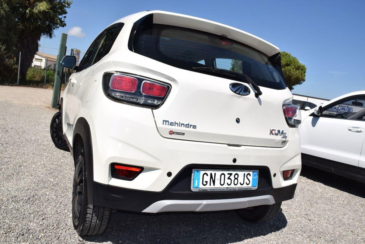 Mahindra KUV100 KUV100 1.2 VVT K8 (4)