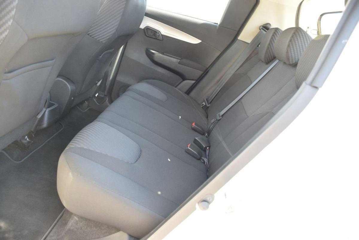 Mahindra KUV100 KUV100 1.2 VVT K8 (8)