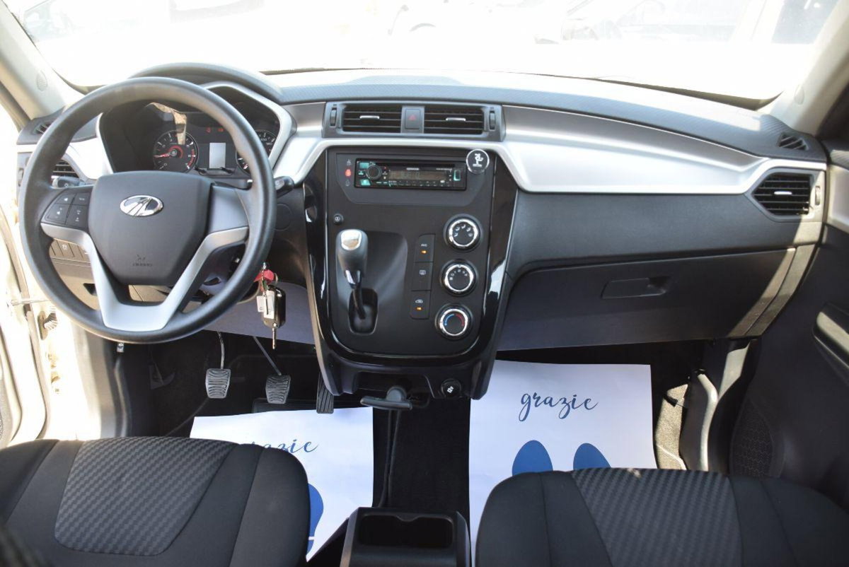 Mahindra KUV100 KUV100 1.2 VVT K8 (9)