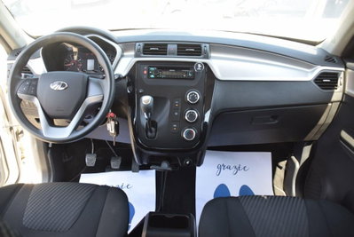 Mahindra KUV100 KUV100 1.2 VVT K8 (9)