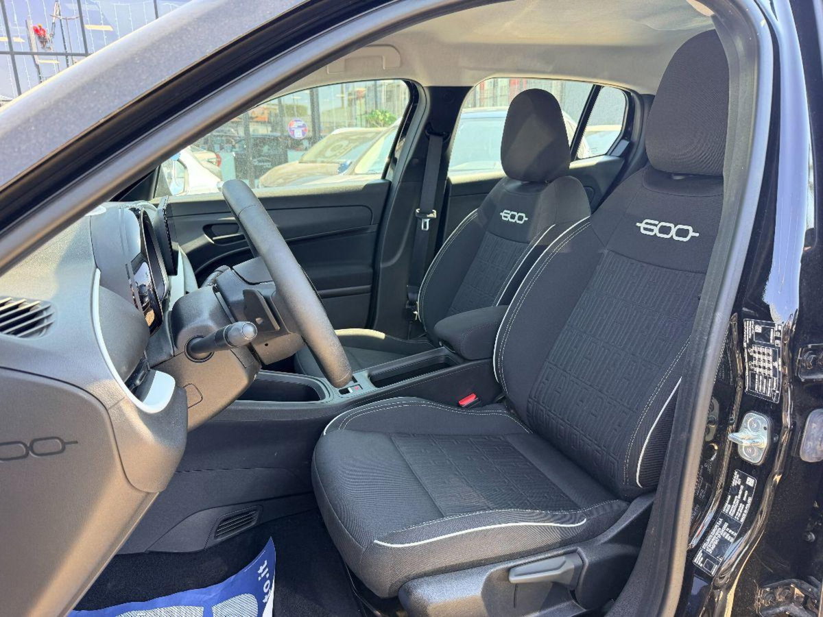 Fiat 600 1.2 hybrid 110cv auto (10)