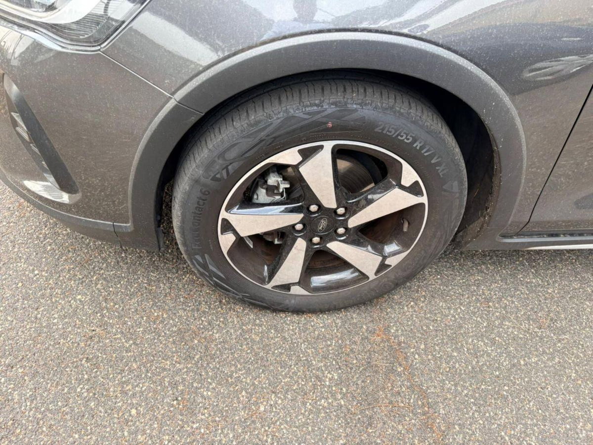 Ford Focus 1.0t ecoboost h 125cv (5)