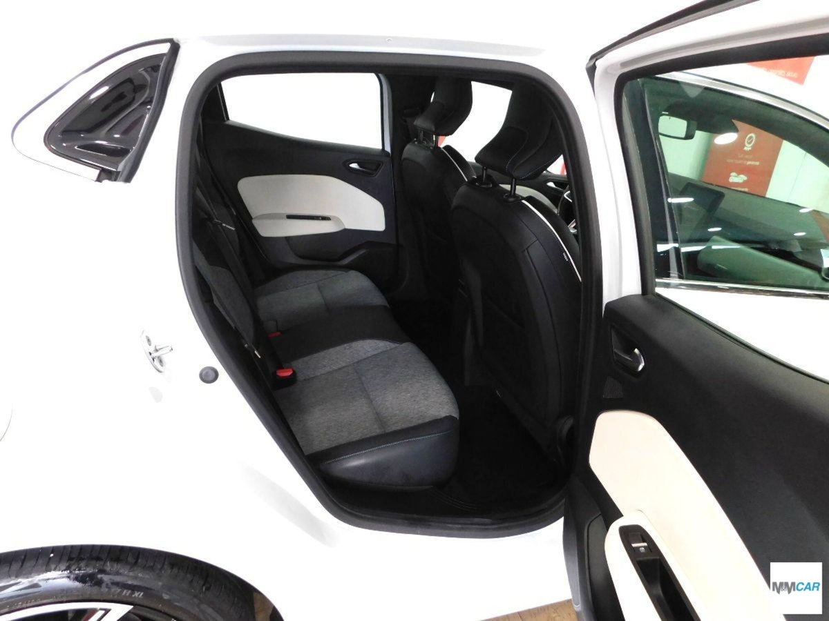 Renault Clio Full Hybrid E-Tech 140 CV 5 porte E-Tech (7)