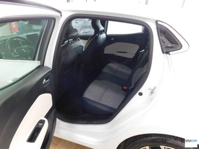 Renault Clio Full Hybrid E-Tech 140 CV 5 porte E-Tech (8)