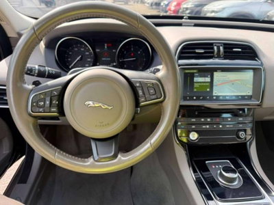Jaguar XE 2.0 D 180 CV AWD aut. Prestige (10)