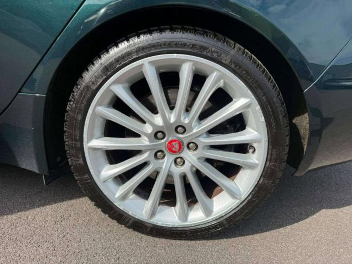 Jaguar XE 2.0 D 180 CV AWD aut. Prestige (14)