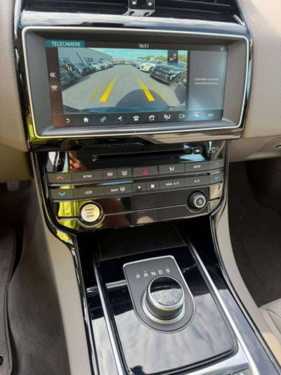 Jaguar XE 2.0 D 180 CV AWD aut. Prestige (8)