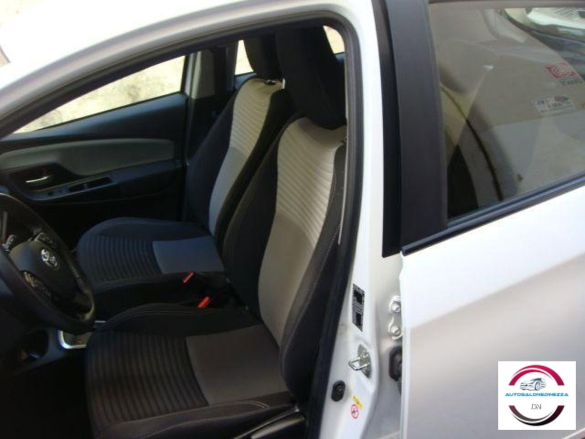 Toyota Yaris 1.5 Hybrid 5 porte Active (11)