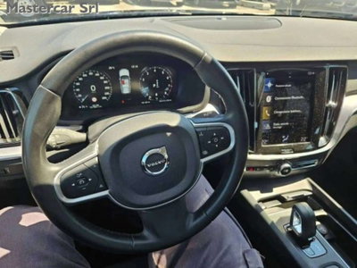 VOLVO Veicoli Commerciali V60 V60 II N1 2.0 B3 Momentum Business auto 7m (10)