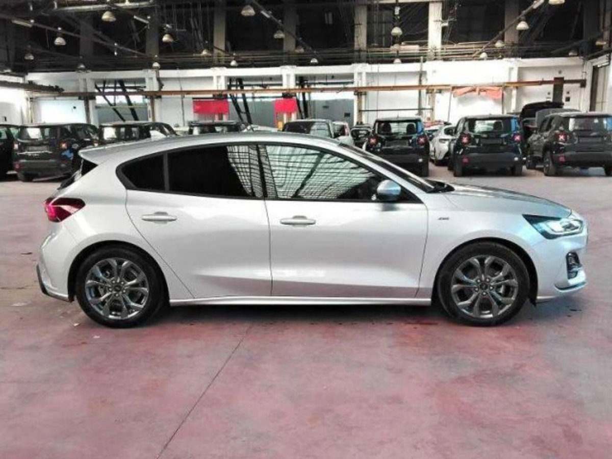 Ford Focus 1.0t ecoboost h ST-Line 155cv powershift (5)