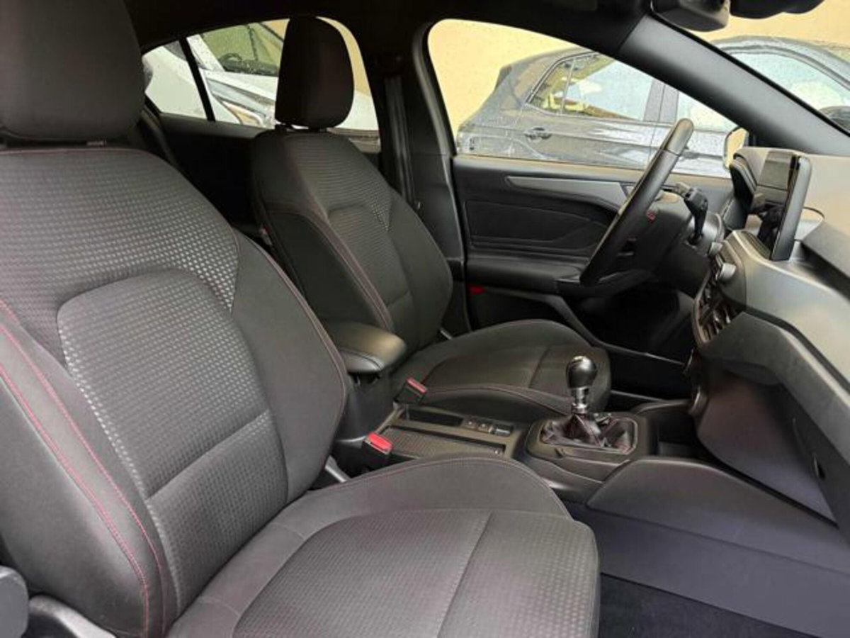 Ford Focus 1.0 EcoBoost Hybrid 125 CV Power. 5p. ST-Line Style (14)
