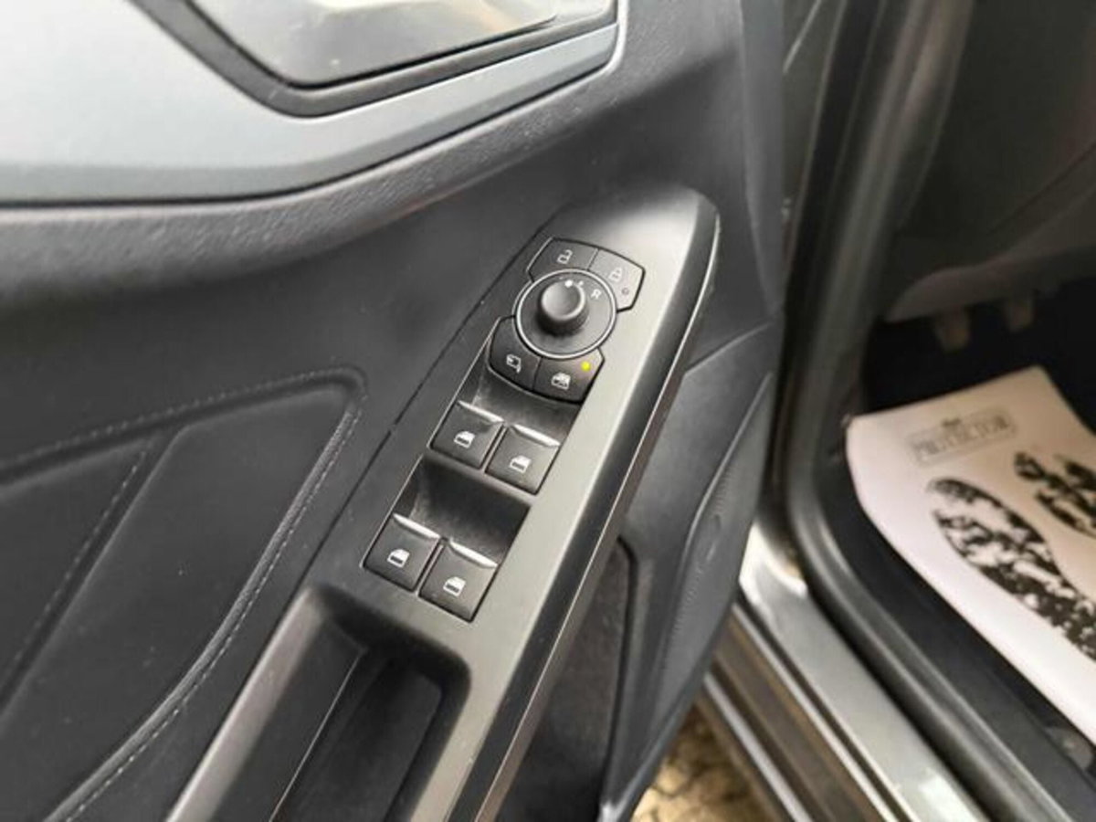 Ford Focus 1.0 EcoBoost Hybrid 125 CV Power. 5p. ST-Line Style (17)