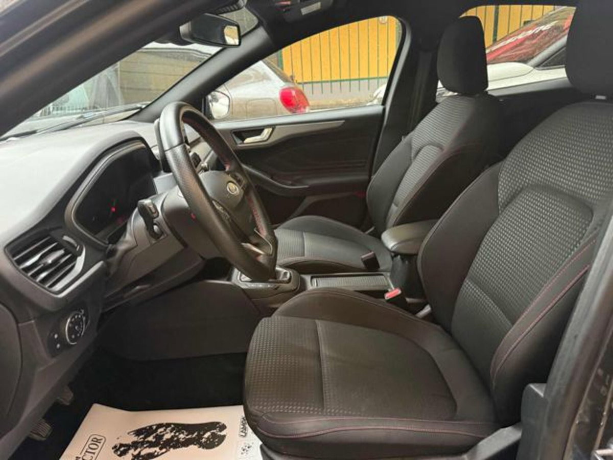 Ford Focus 1.0 EcoBoost Hybrid 125 CV Power. 5p. ST-Line Style (18)