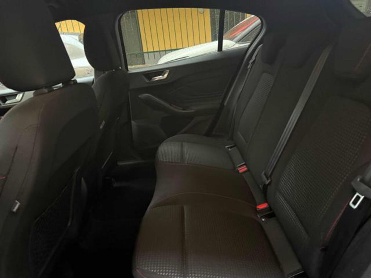 Ford Focus 1.0 EcoBoost Hybrid 125 CV Power. 5p. ST-Line Style (19)
