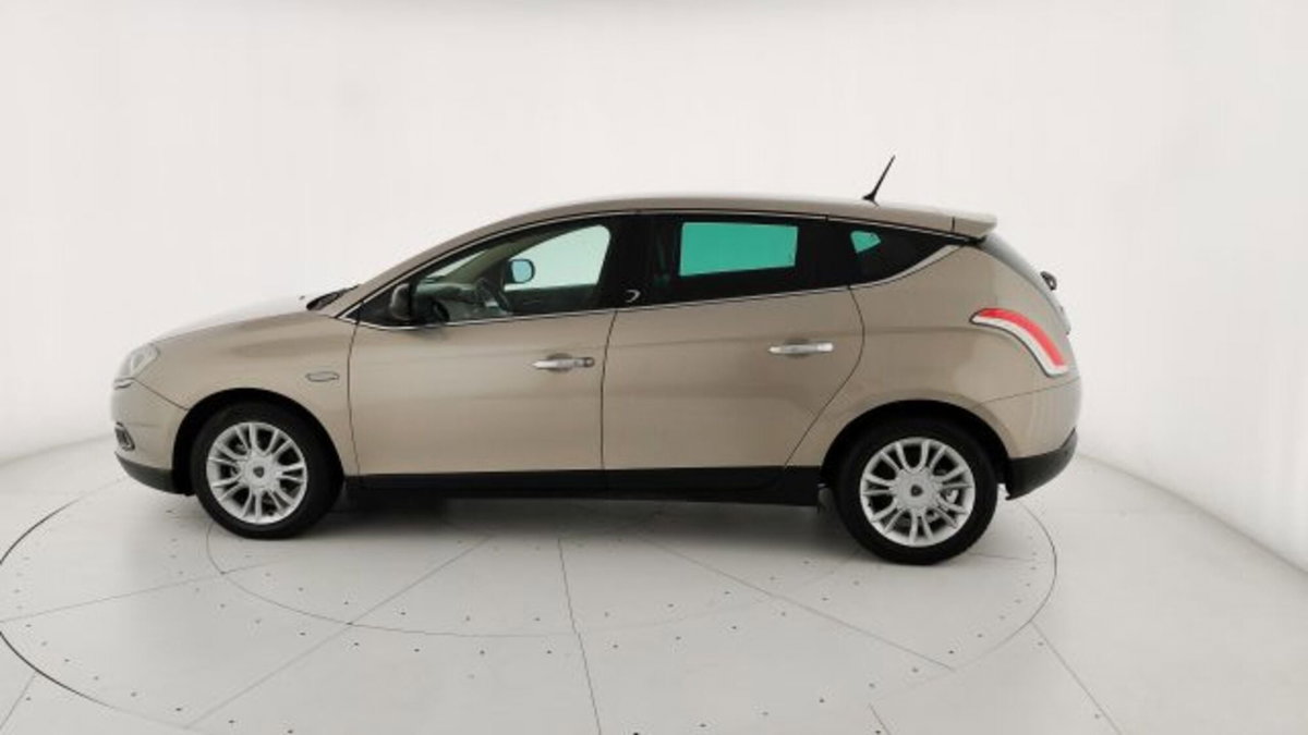 Lancia Delta 1.4 T-Jet 120 CV Argento Ecochic GPL (4)