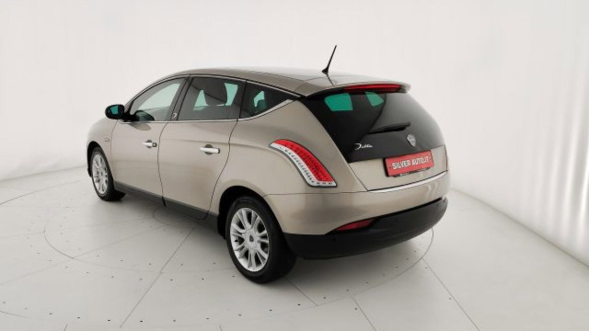 Lancia Delta 1.4 T-Jet 120 CV Argento Ecochic GPL (5)