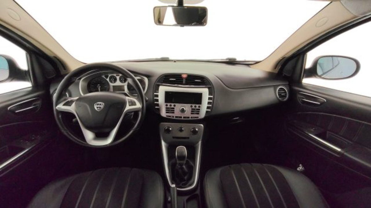 Lancia Delta 1.4 T-Jet 120 CV Argento Ecochic GPL (9)