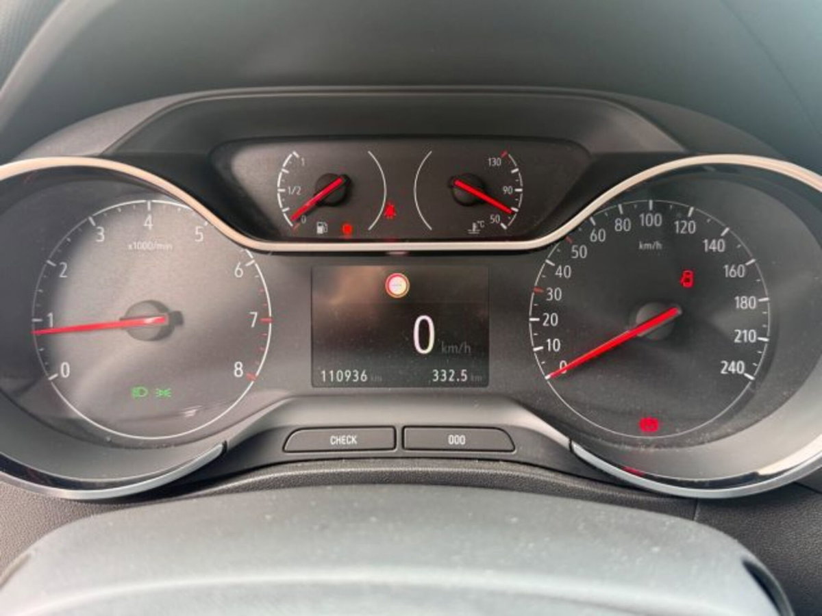 Opel Crossland X 1.2 12V Innovation (12)