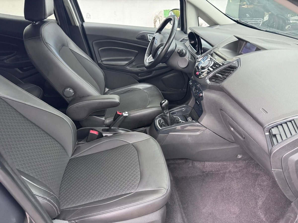 Ford EcoSport 1.5 TDCi 95 CV Titanium S (10)